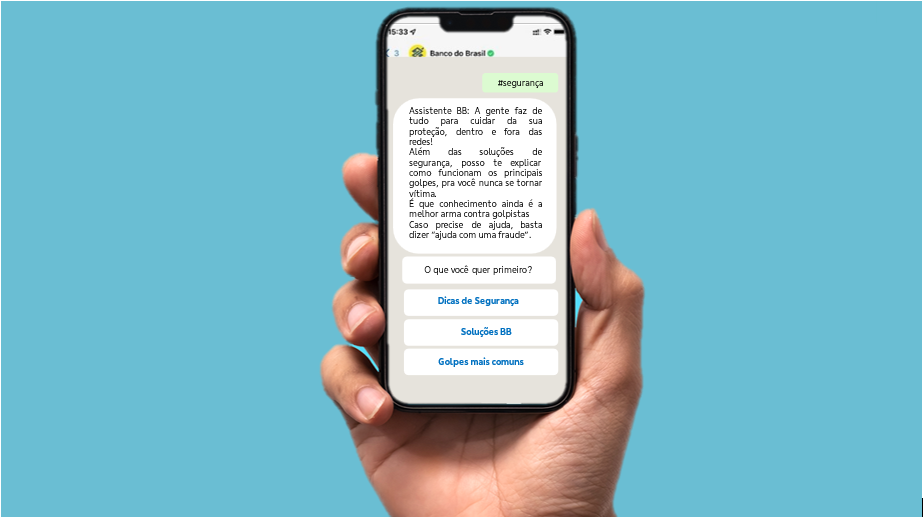 Mão segurando celular com mensagem sobre segurança no WhatsApp.