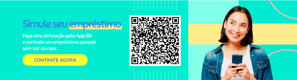 Banner retangular com fundo azul, com elementos geométricos em laranja. À direita uma mulher branca sorri olhando pra cima, ela usa blusa branca e jaqueta jeans por cima. No meio do banner um qr code. À esquerda o texto: Simule seu empréstimo Faça uma simulação pelo App BB e contrate um empréstimo pessoa sem sair de casa. Botão: Contrate agora 