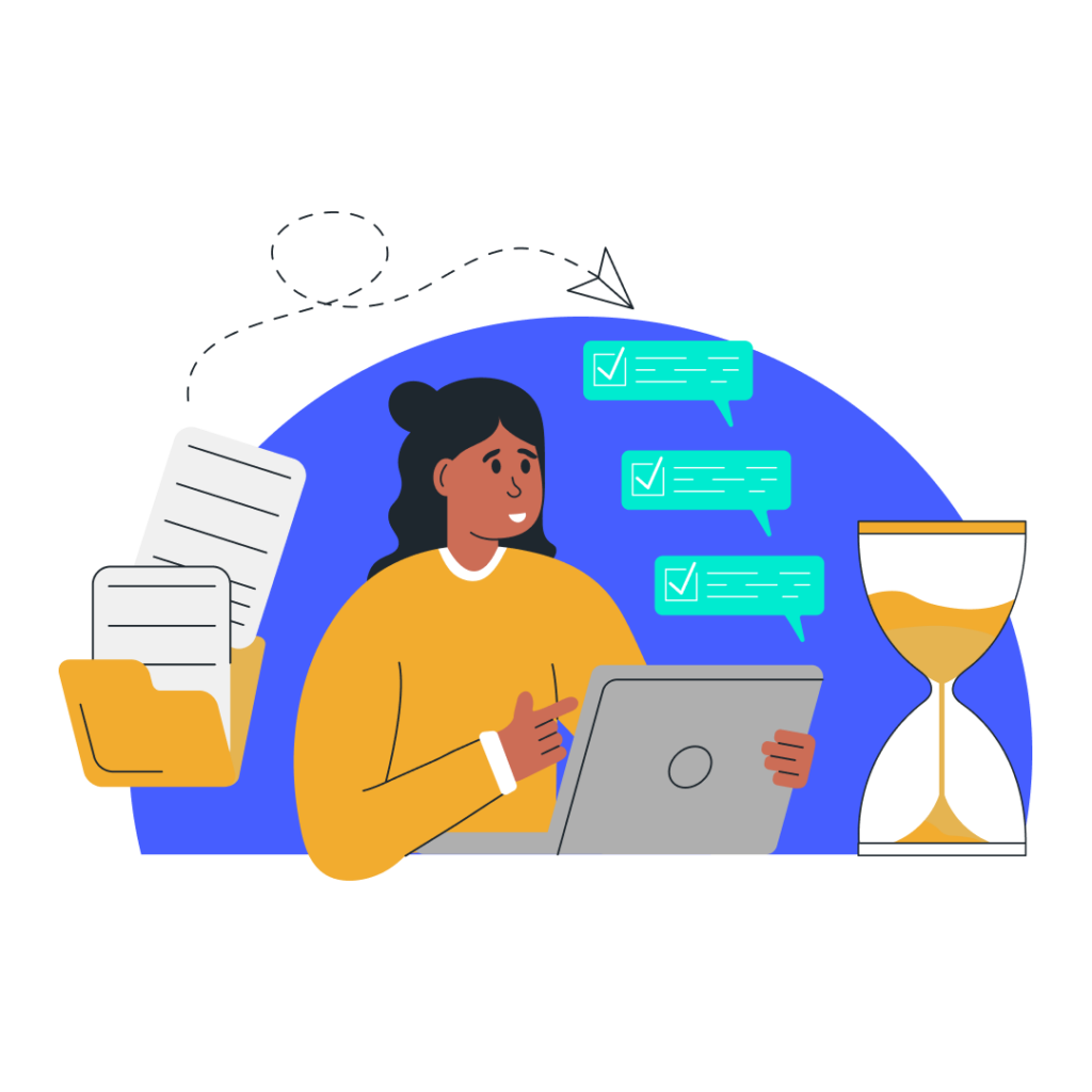 Mulher sorrindo enquanto traça estratégias de venda no laptop. Documentos e uma ampulheta estão ao seu redor.