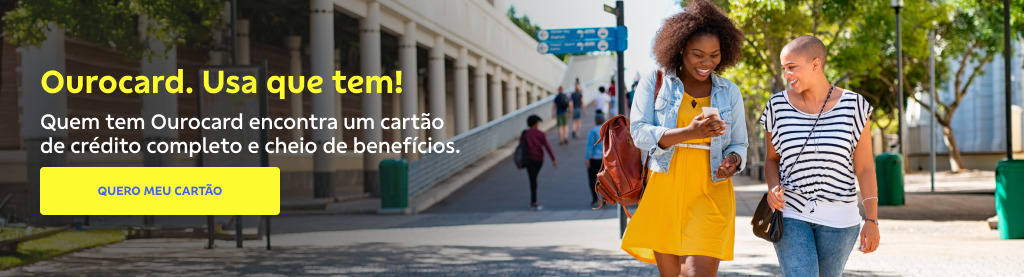 Banner retangular com cidade ao fundo. À direita duas mulheres caminham lado a lado, elas sorriem olhando para o celular de uma delas.  
À esquerda o texto: Ourocard. Usa que tem! 
Quem tem Ourocard encontra um cartão de crédito completo e cheio de benefícios. 
Botão: Quero meu cartão 